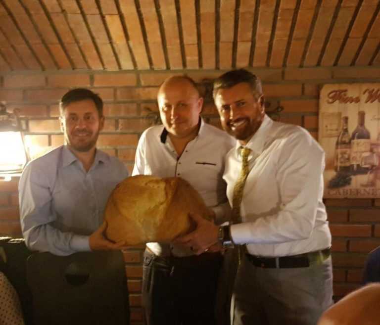 Botezatu s-a îndrăgostit de Igaş sau de Taverna Pecicană?