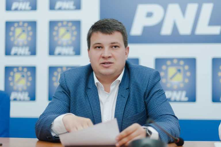 Boca îl suduie pe Fifor că vrea să-l ducă la cătănie