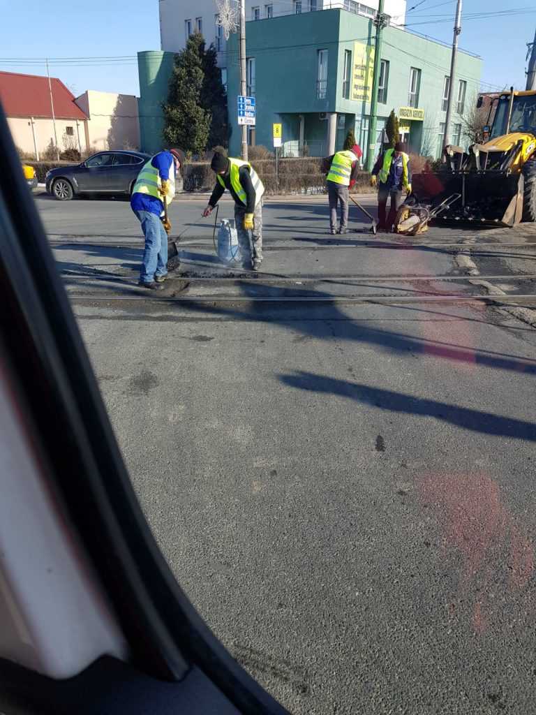 Cum se cârpește carosabilul în Arad?
