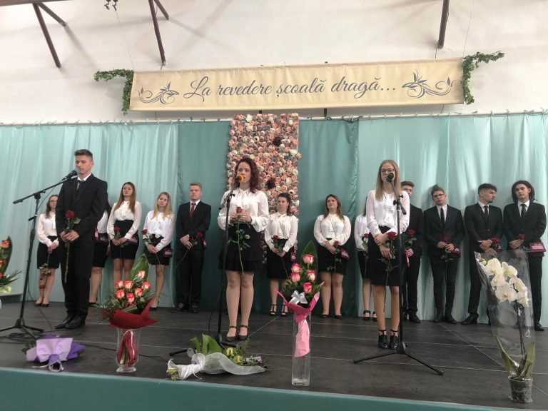 Serbarea absolvenţilor români la Gyula şi eveniment caritabil la Grădiniţa din Pocei (Pocsaj)