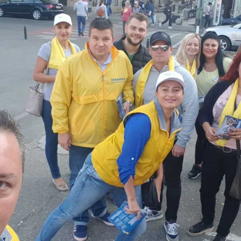 Doamne, Doamne! Chiar în plină uliță?