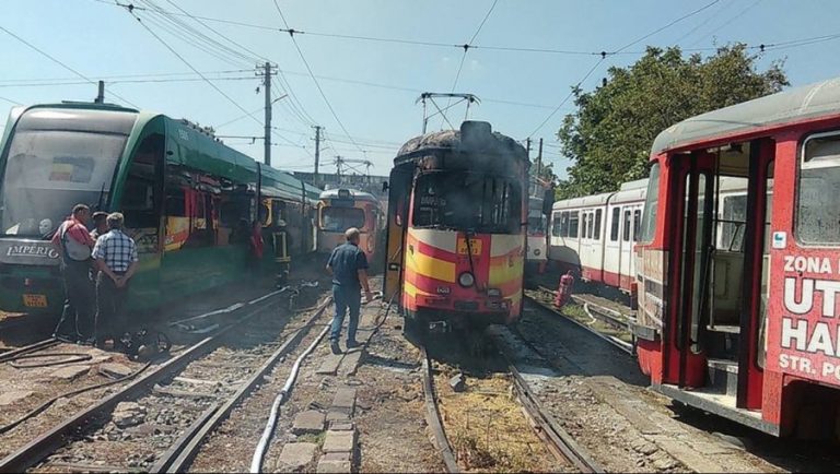 Colaboraţioniştii noştri: CTP ARAD scoate pe traseu tramvaie cu defecte care nu mai prezintă normele de siguranţa circulaţiei punând în pericol siguranţa călătorilor!!!