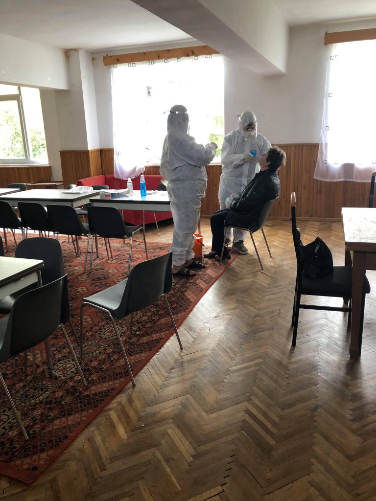 S-a încheiat o nouă sesiune de testare preventivă SARS-CoV-2 în centrele rezidențiale din subordinea DGASPC Arad